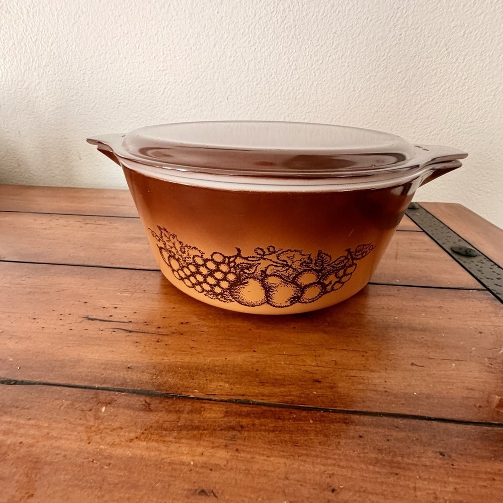 VTG- PYREX 043- OLD ORCHARD Oval Casserole 1.5 Quart Dish w/ Brown Lid-1970s MCM